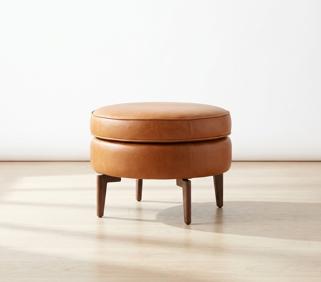 Cadeirão Compacto Estofado Castanho Areia | Poltrona Leitura Quarto Design | BeInside