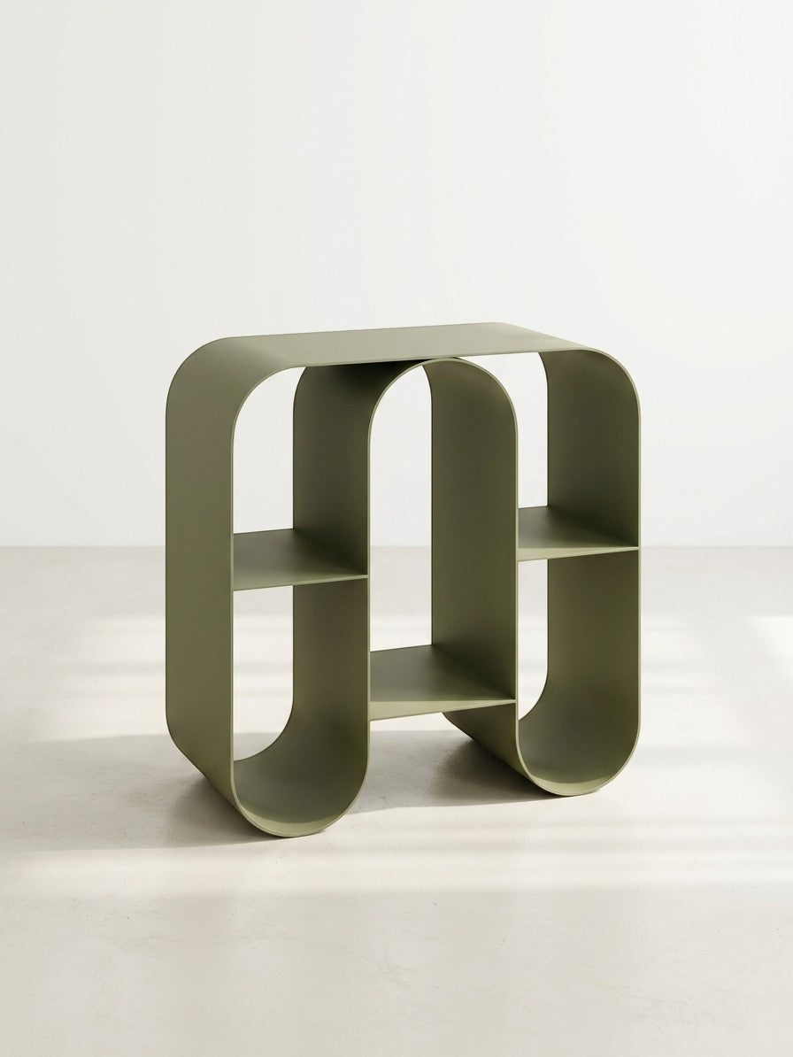 Mesa Lateral Curva Design Escultórico Metal Lacado Azul Royal | Peça Decorativa Sala de Estar | BeInside